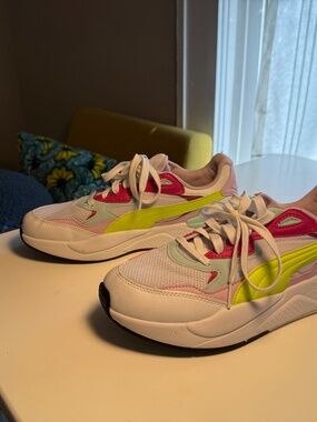 Puma Sneakers White with Neon Stripe